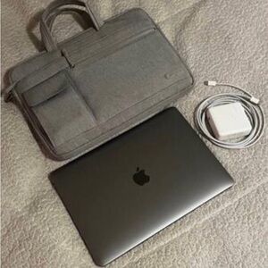 2017 MacBook Pro 13 Inch, 250GB, Touch Bar